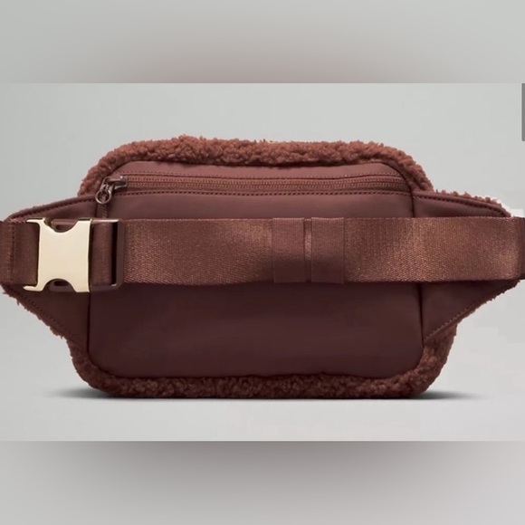 ๐NEW๐ Lululemon Brown Textured Fleece Bag with Zipper - Picture 3 of 7